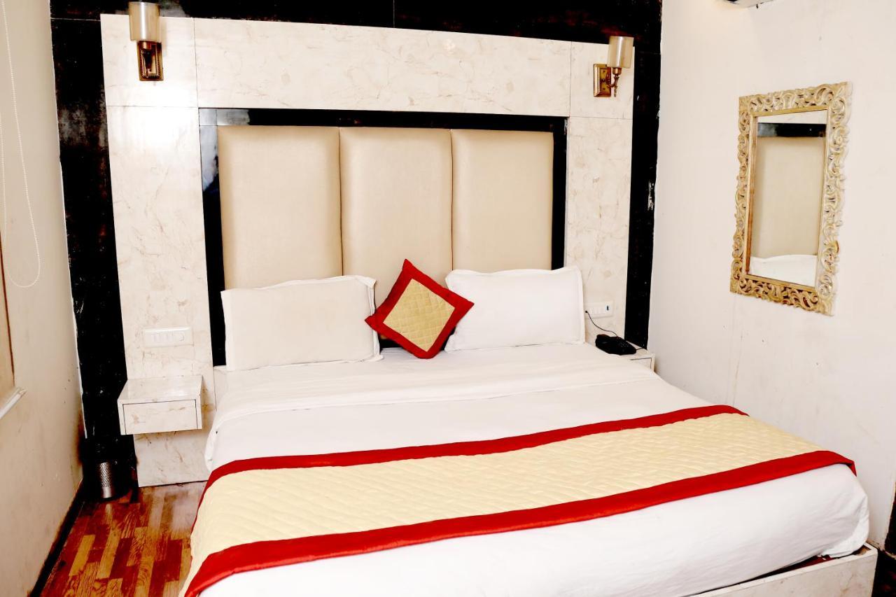 Hotel Plazzo Igi New Delhi Extérieur photo