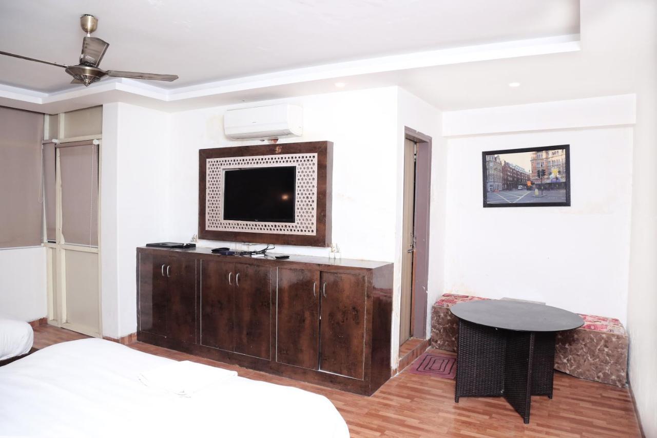 Hotel Plazzo Igi New Delhi Extérieur photo