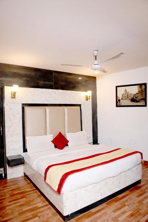 Hotel Plazzo Igi New Delhi Extérieur photo