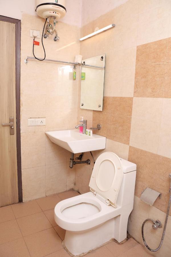 Hotel Plazzo Igi New Delhi Extérieur photo